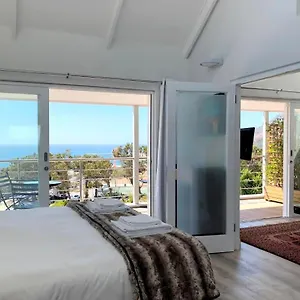 Bright Camps Bay Loft With Stunning Views And Shared Pool , Kapstadt Südafrika