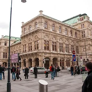 Opera Am Operneck Self Check In Ubytování v soukromí