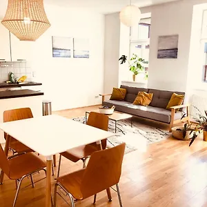  Apartment Helle 4 Zimmer Familien-wohnung Mit Balkon! Schloss Schönbrunn In Gehdistanz